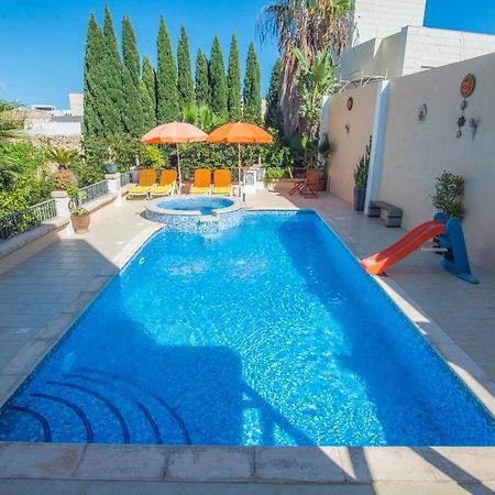 Central Villa Flatlet With Pool - Free Parking And Wifi Lija Экстерьер фото