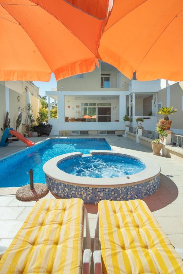 Central Villa Flatlet With Pool - Free Parking And Wifi Lija Экстерьер фото