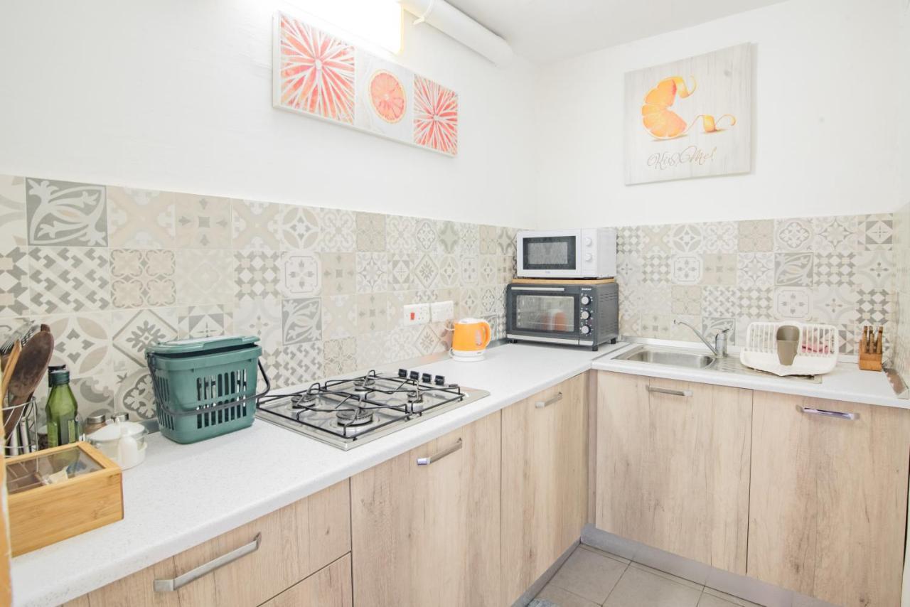Central Villa Flatlet With Pool - Free Parking And Wifi Lija Экстерьер фото