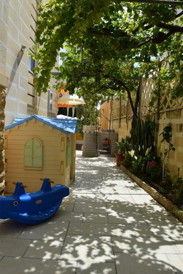 Central Villa Flatlet With Pool - Free Parking And Wifi Lija Экстерьер фото